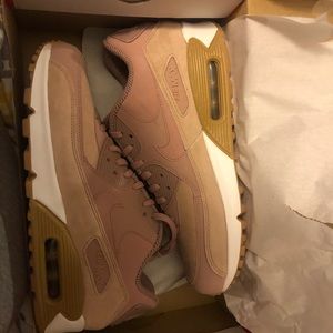 Women’s Nike Air Max 90 E